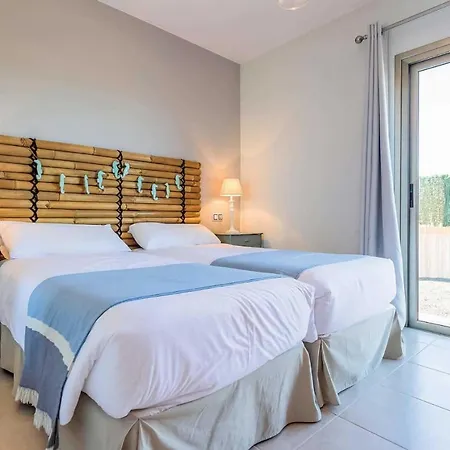 Sleeps 6 Pool Air Con Wifi *