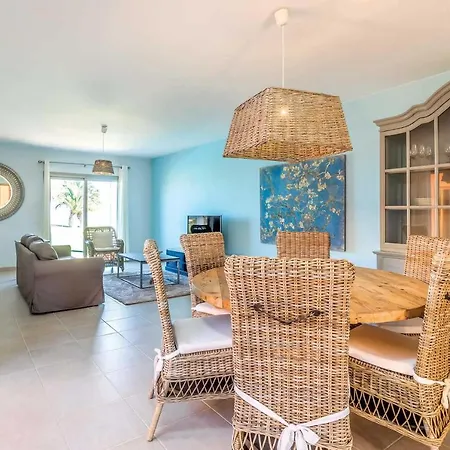 Sleeps 6 Pool Air Con Wifi *
