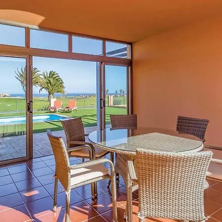 Villa Sleeps 6 Pool Air Con Wifi *