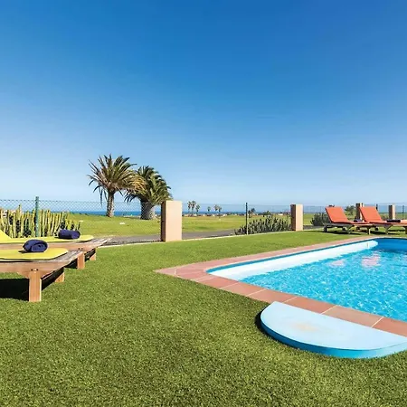 Villa Sleeps 6 Pool Air Con Wifi *