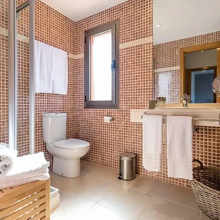 Sleeps 6 Pool Air Con Wifi La Guirra