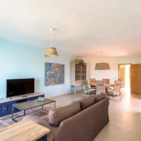 Sleeps 6 Pool Air Con Wifi *